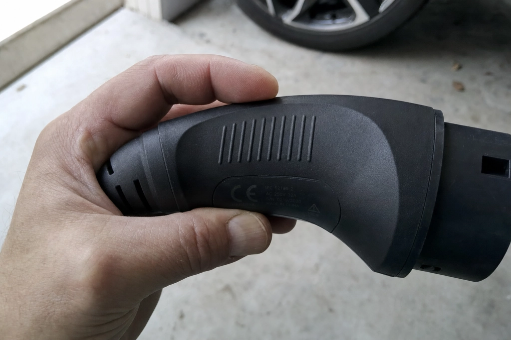 Köper du billig laddkabel till elbilen för under 400 kronor: Tre kontroller som avslöjar om den är säker