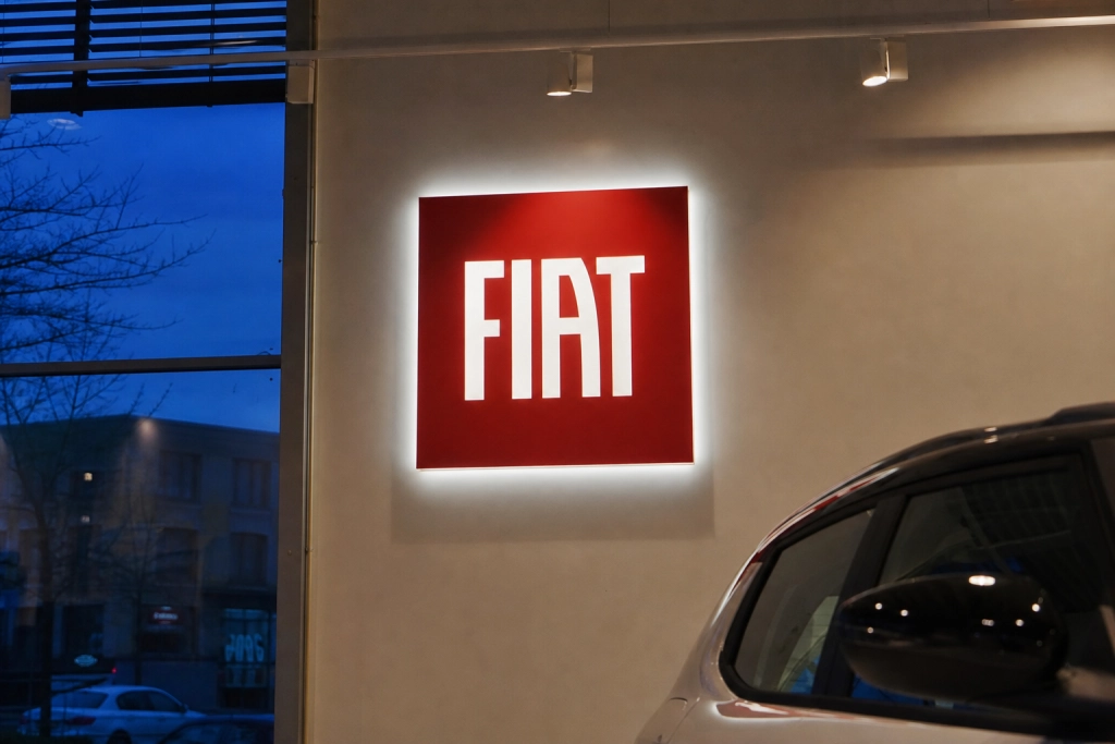 Folkbilsdrömmen lever: Ny FIAT Panda elbil med retrodesign visas på Paris Motor Show - under 170 000 kr