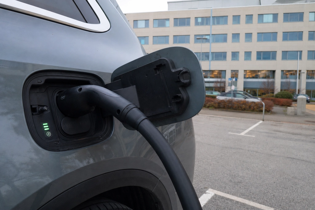 Gratis laddning på jobbet med elbilen: Tre regler avgör om du slipper skatt